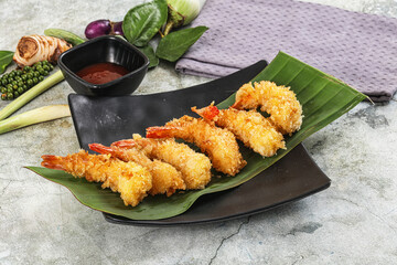 Shrimp tempura with spicy sauce