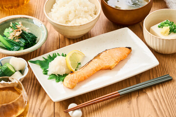 焼き鮭の和定食