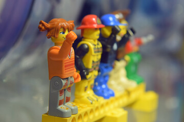 Naklejka premium Switzerland - 2025: Very old lego minifigures on exhibition in museum. The group of dolls from plastic bricks, arms, hair.