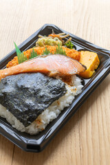 鮭のり弁　コンビニ弁当　市販のお弁当