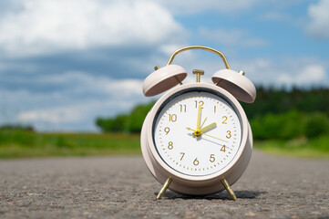 Alarm clock, coming too late, time management, reminder and planning, finish a deadline, timetable...