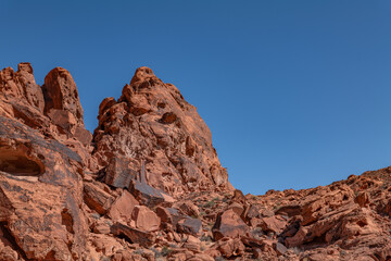 Fototapeta premium Desert varnish, red Aztec Sandstone outcrops, Early Jurassic geological formation of primarily eolian sand. ,Valley of Fire State Park, Clark County, Nevada geology. 