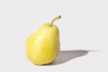 Pear with a white vinyl background, product photography in a studio in Tucumán