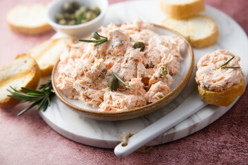 Salmon rillettes with capers