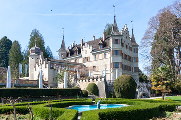 Obraz premium A picturesque view of Seeburg Castle in Kreuzlingen, Switzerland, standing majestically on the tranquil shores of Lake Constance