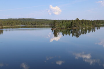 夏のフィンランドイナリ湖