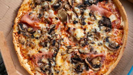 Pizza Funghi Prosciutto 