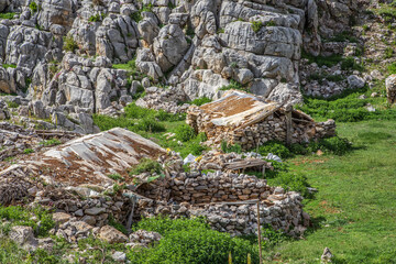 Obraz premium stone house on the mountain