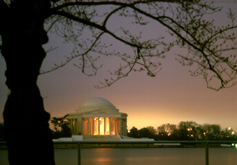 Thomas Jefferson memorial before sunrise across the Potomac River.