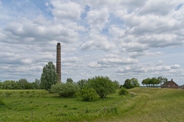Of the stone factory De Lagewaard, built in 1910, only the chimney has been preserved. At the top of the chimney is a stork's nest.
