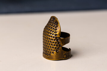 Metallic shoulder pad