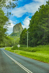 Landstrasse zum Mount Coonowrin m Glass House Mountains National Park