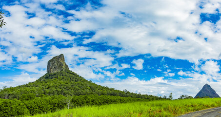 Mount Coonowrin und Mount Ngungun im Glass House Mountains National Park