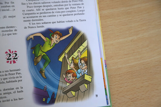
Children's storybook with story and illustrations of Disney's Peter Pan