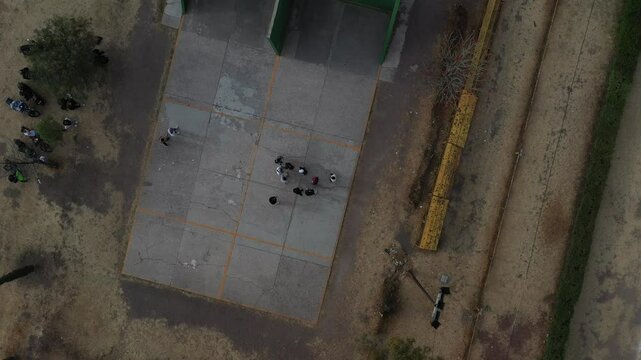 Fronton al aire libre, instalaciones p&uacute;blicas