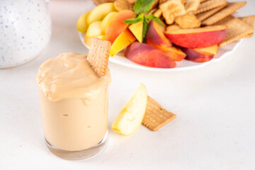 Pumpkin Fluff, Pumpkin spice mousse dip with cookies