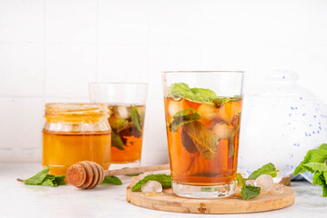 Mint and honey iced tea drink
