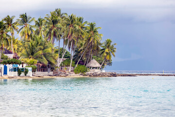 Naklejka premium Motu Tema'e à Mo'orea en Polynésie