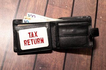Sticky note with the handwritten text TAX RETURN
