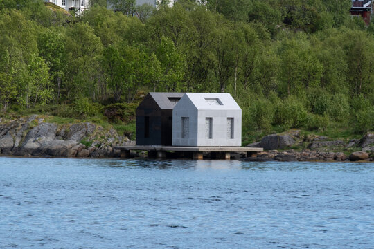 Night and day house in Stokmarknes