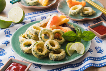 【ゴーヤのフリッター】夏野菜の王様ゴーヤのフリッター。夏の仲間パプリカとナスのフリッターも添えました。ライムたっぷり絞って楽しみます。