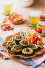 【ゴーヤの肉詰め】たっぷりの挽肉を夏野菜のゴーヤに詰めてグリルしました。栄養満点。夏バテ予防に嬉しいおかずです。