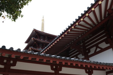 日本、大阪、四天王寺、寺院、伽藍、五重塔、重要文化財、歴史的建造物、木造階建、和風住宅、日本の文化、日本の歷史、写真素材