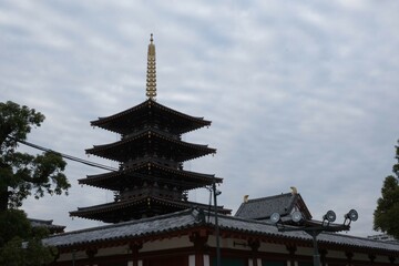 日本、大阪、四天王寺、寺院、伽藍、五重塔、重要文化財、歴史的建造物、木造階建、和風住宅、日本の文化、日本の歷史、写真素材