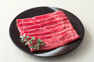 【牛肉 すき焼き用 】新鮮な精肉。すきやき用の国産牛もも肉です。しゃぶしゃぶ用でも使えます。