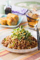 【冷やし担々麺】胡麻の風味たっぷりの冷たいピリ辛汁なし担々麺です。