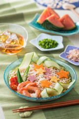 【七夕素麺】７月７日は「そうめんの日」です。平安の時代に健康を祈るため、七夕にそうめんを食べたという記録から始まりました。夜空のように器に星を散らして七夕気分を楽しみます。