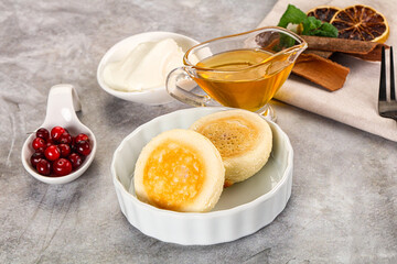Roasted cheesecakes - Syrniki with honey