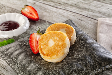 Cottage cheese pancakes - Syrniki for breakfast