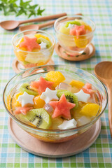 【七夕フルーツポンチ】７月７日は七夕です。夜空のように星を散らして七夕気分を楽しむフルーツポンチです。