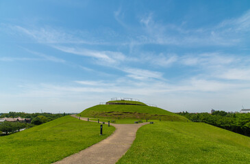 千葉県印西市　牧の原公園内古墳型展望山へ続く道