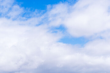 雨上がりの澄んだ青空と白い雲68