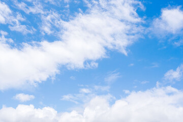 雨上がりの澄んだ青空と白い雲100