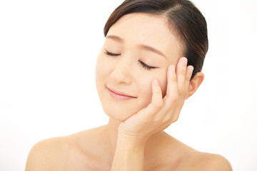 若い女性のスキンケアイメージ