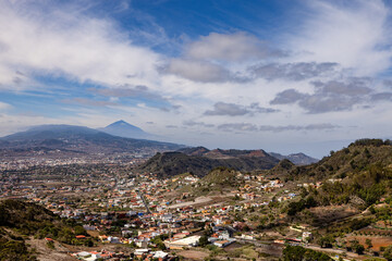Ausblick von Mirador De Jardina bis zum Vulkan Teide auf Teneriffa