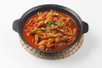  Chicken feet is a dish made with seasonings such as gochujang and red pepper powder.