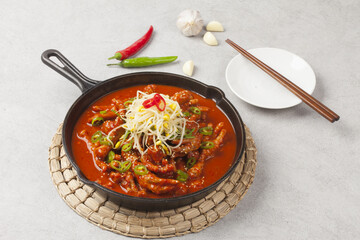  Chicken feet is a dish made with seasonings such as gochujang and red pepper powder.