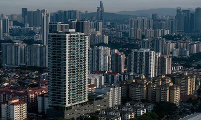 Fototapeta premium An expansive aerial view of Kuala Lumpur’s dense skyline, showing rows of high-rise buildings, condominiums, and residential neighborhoods.