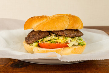 Hamburger with lettuce and tomato