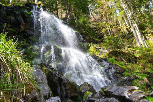Der abgelegene Zweribach-Wasserfall bei Wildgutach im mittleren Schwarzwald ist einer der sch&ouml;nsten Wasserf&auml;lle im Schwarzwald
