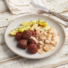 Hackbällchen an Pilzrahmsauce