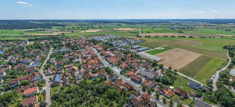 Colmberg am Oberlauf der Altm&uuml;hl im Naturpark Frankenh&ouml;he in Bayern von oben