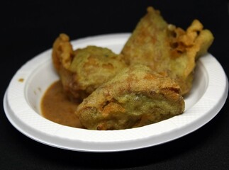 Fried stuffed tofu