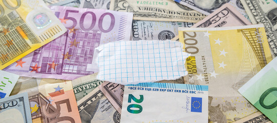 купа двох провідних валют - долар США і євро банкноти.