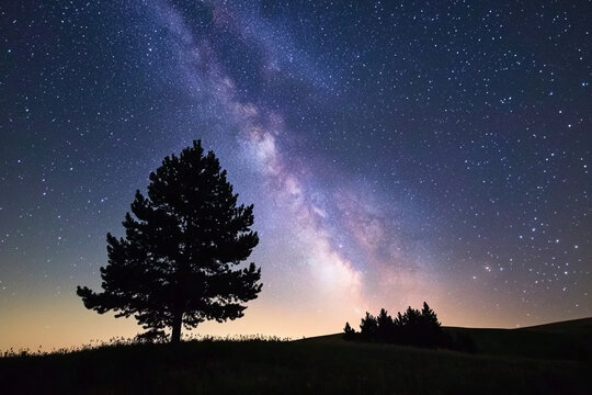 Lying under a starry sky to admire the beauty of the universe