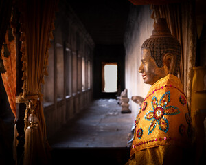 Obraz premium Ancient temples of the abandoned city of Angkor, near the city of Siem Reap, Cambodia